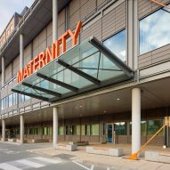 Midland Metropolitan University Hospital by HKS, Cagni Williams and Sonnemann Toon Architects.