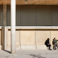 Midland Metropolitan University Hospital by HKS, Cagni Williams and Sonnemann Toon Architects.