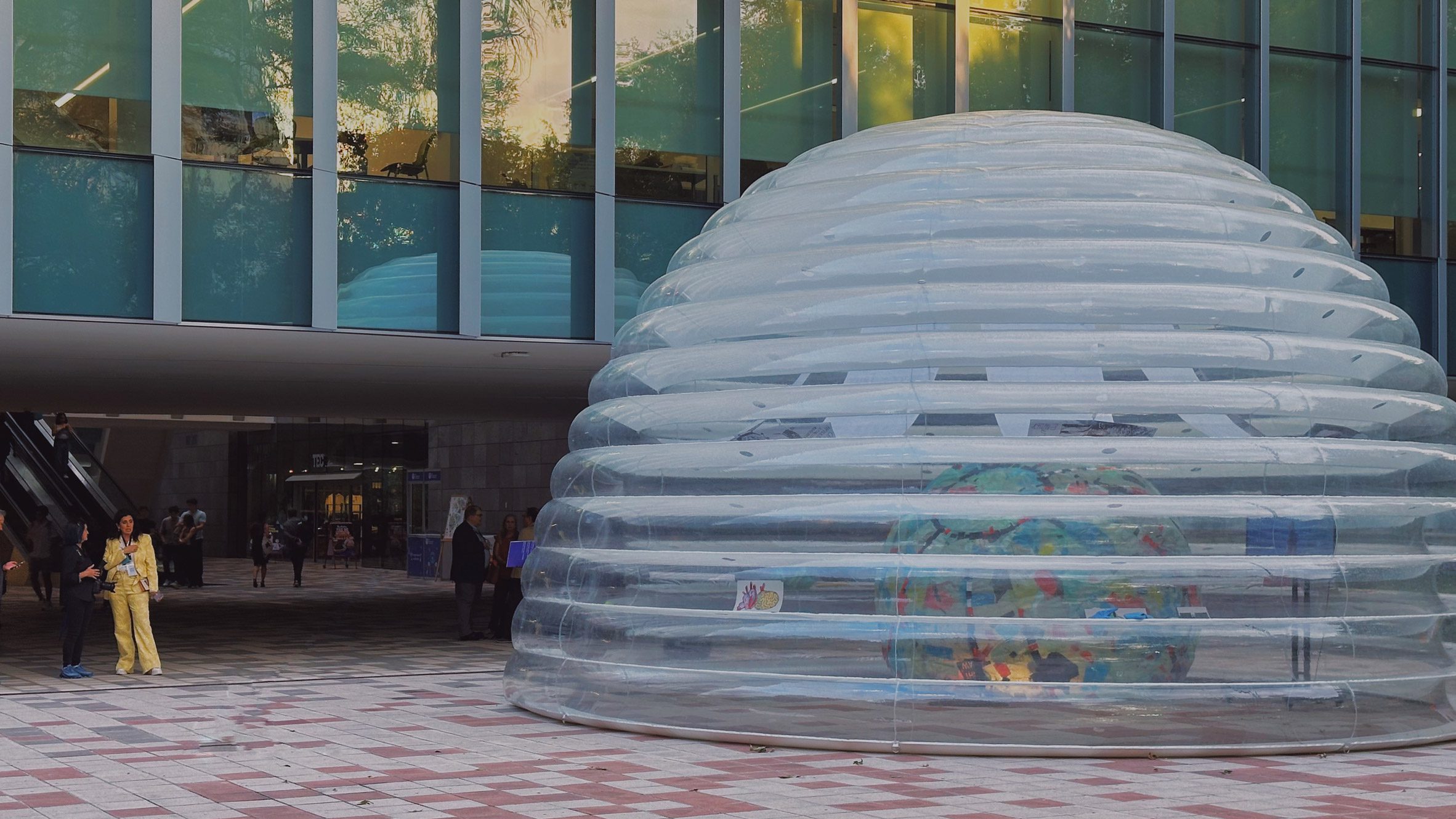 https://static.dezeen.com/uploads/2024/11/norberto-miranda-inflatable-dome-monterrey_dezeen_2364_hero.jpg