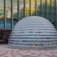 Norberto Miranda creates inflatable classroom with world's "thinnest shelf"