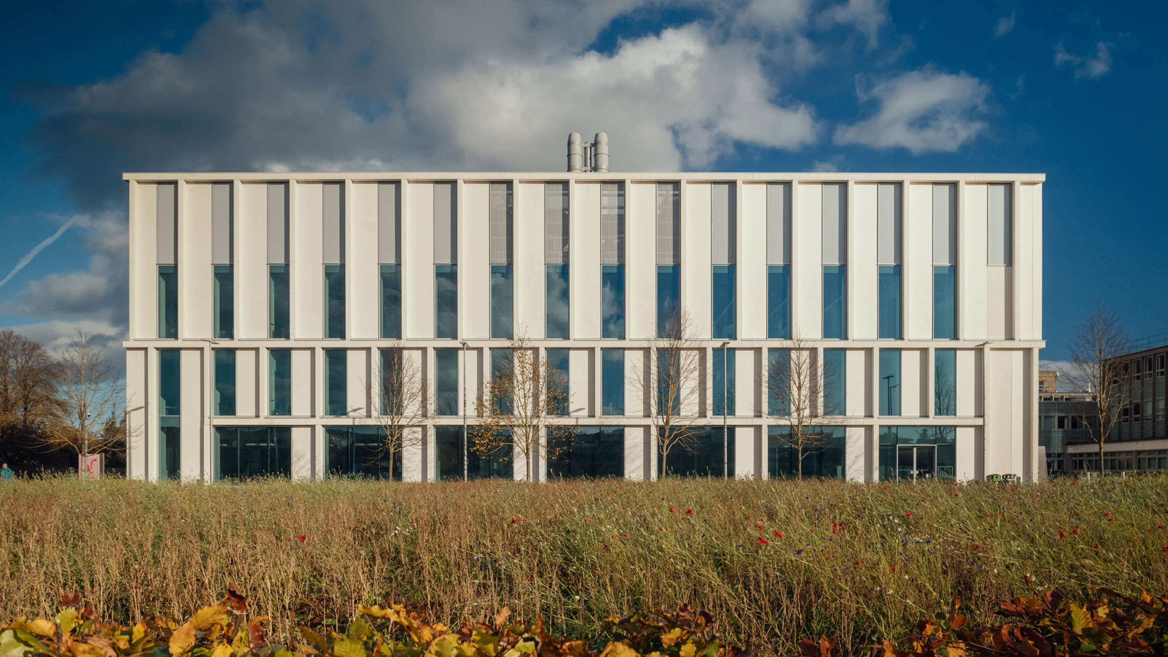 https://static.dezeen.com/uploads/2024/11/reiach-and-hall-architects-university-of-aberdeen-science-and-teaching-hub-hero_dezeen_2364_col_0.jpg