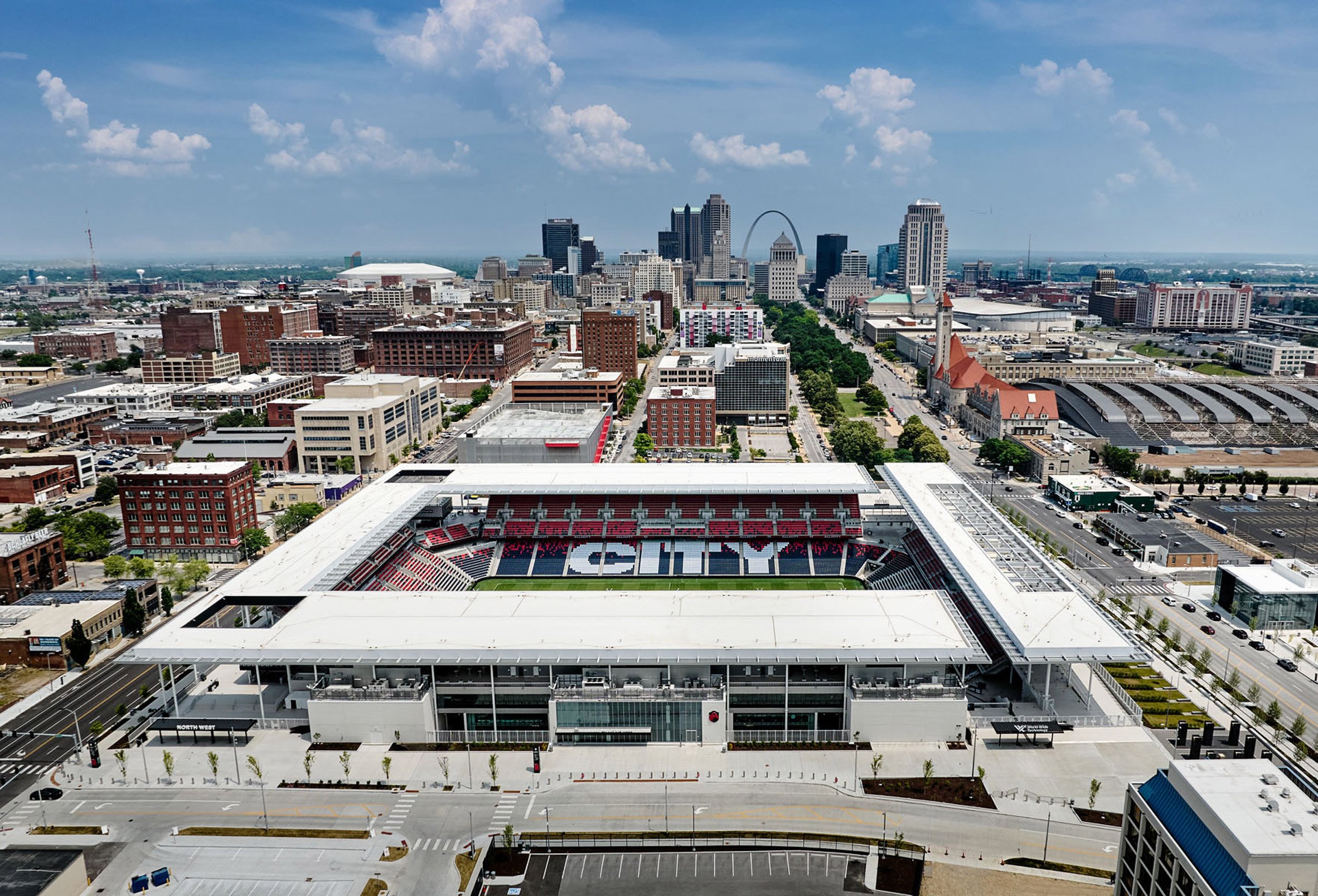 Stadium by HOK and Snow Kreilich Architects 