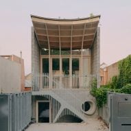 LLDS Architects tops self-designed home in Melbourne with curved plywood roof