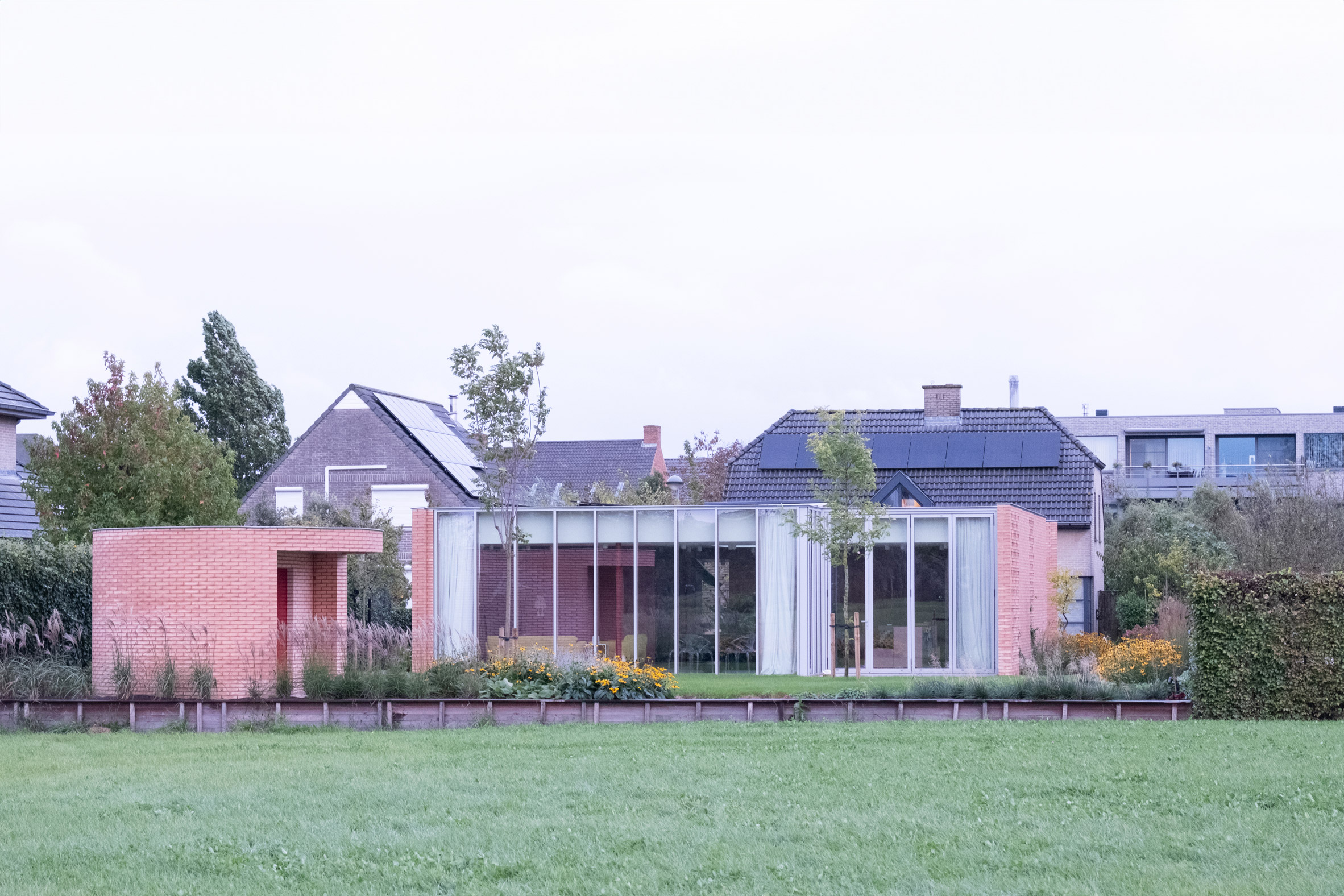 Exterior view of home by Studio Okami Architecten