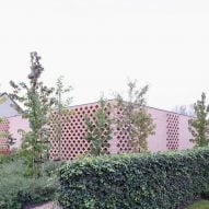 Studio Okami screens low-lying Belgian house with patterned brick walls