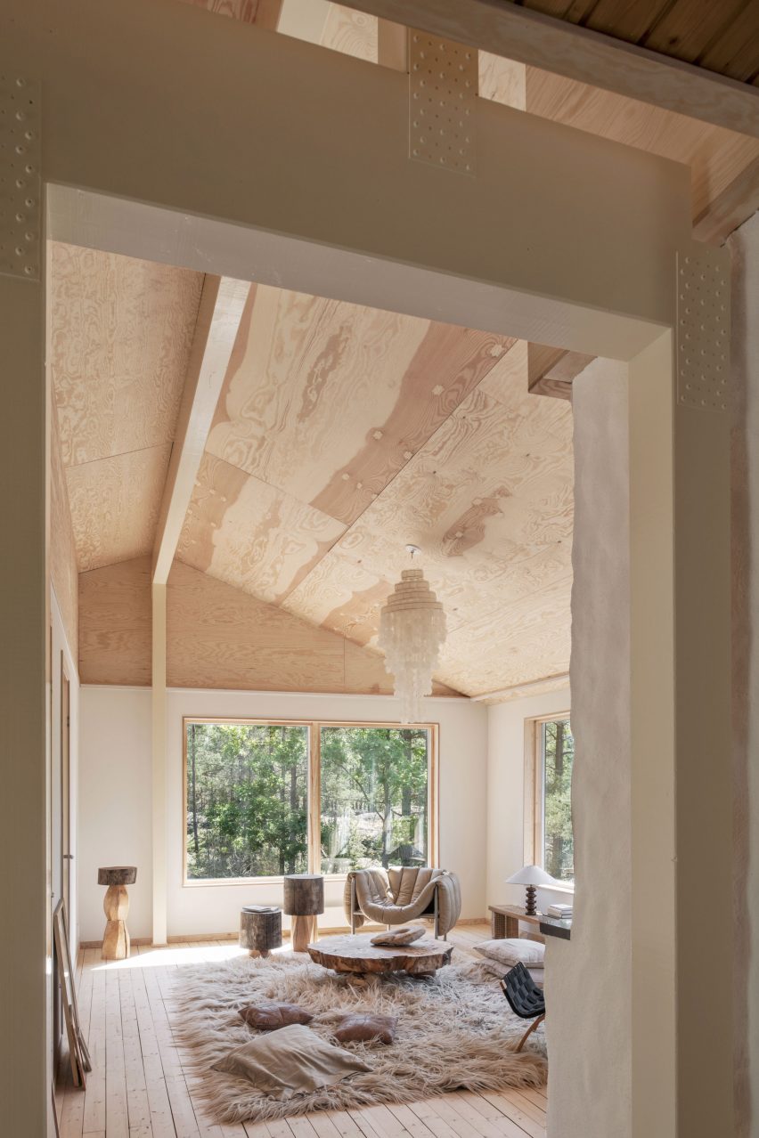 Plywood-clad living room