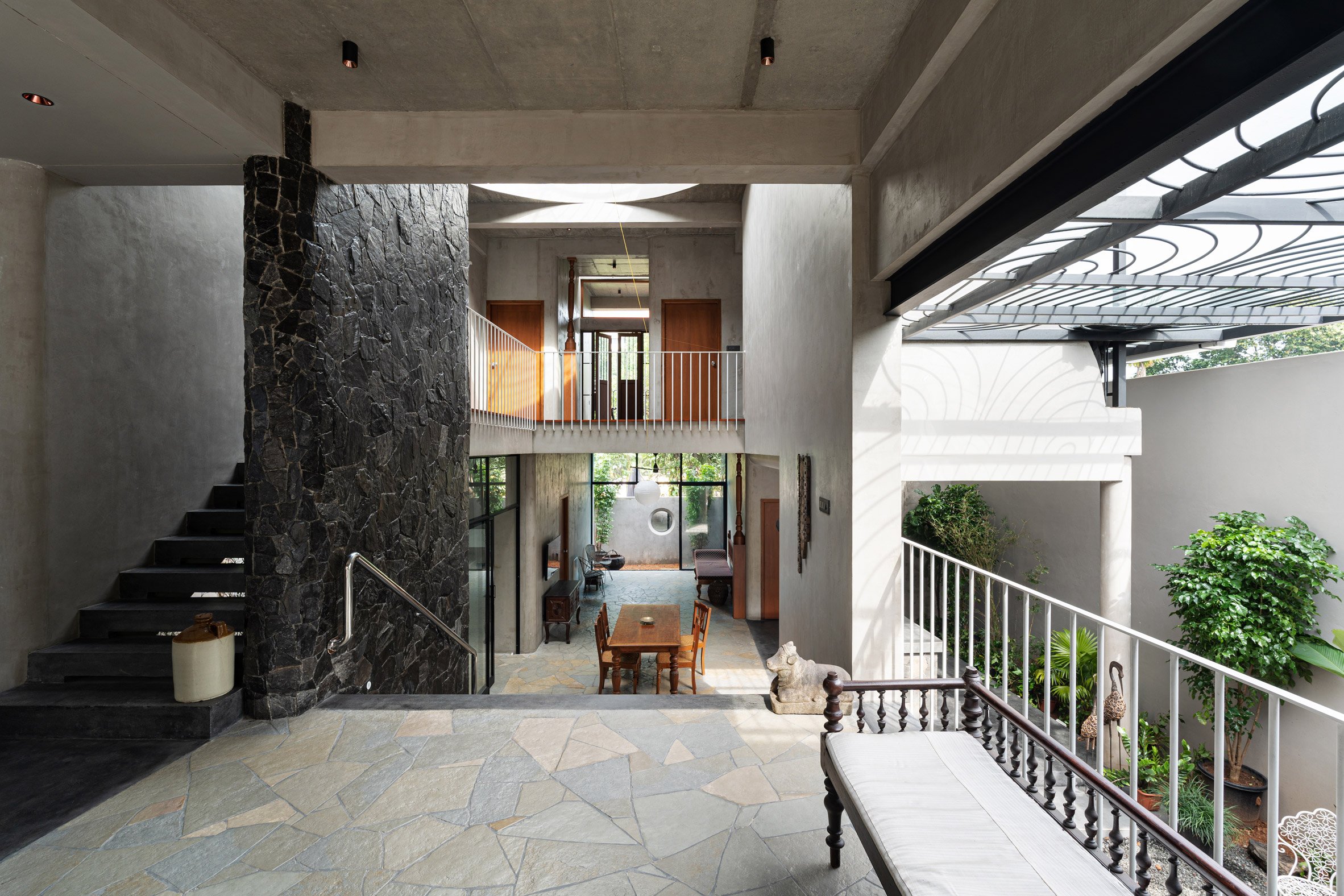 Entryway within Tropibox home in Kerala