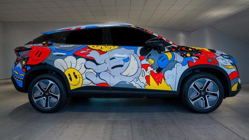 Side on image of Omoda car illustrated by Dan Whitehouse