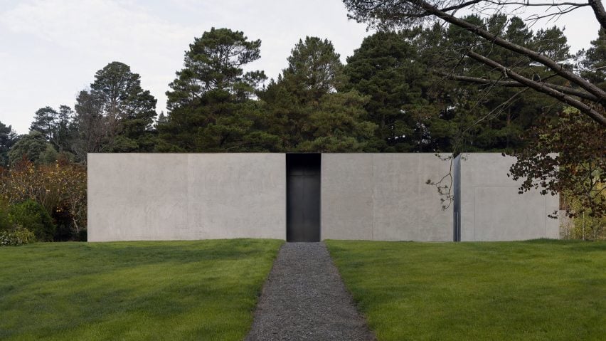 Grey House by Adam Kane Architects