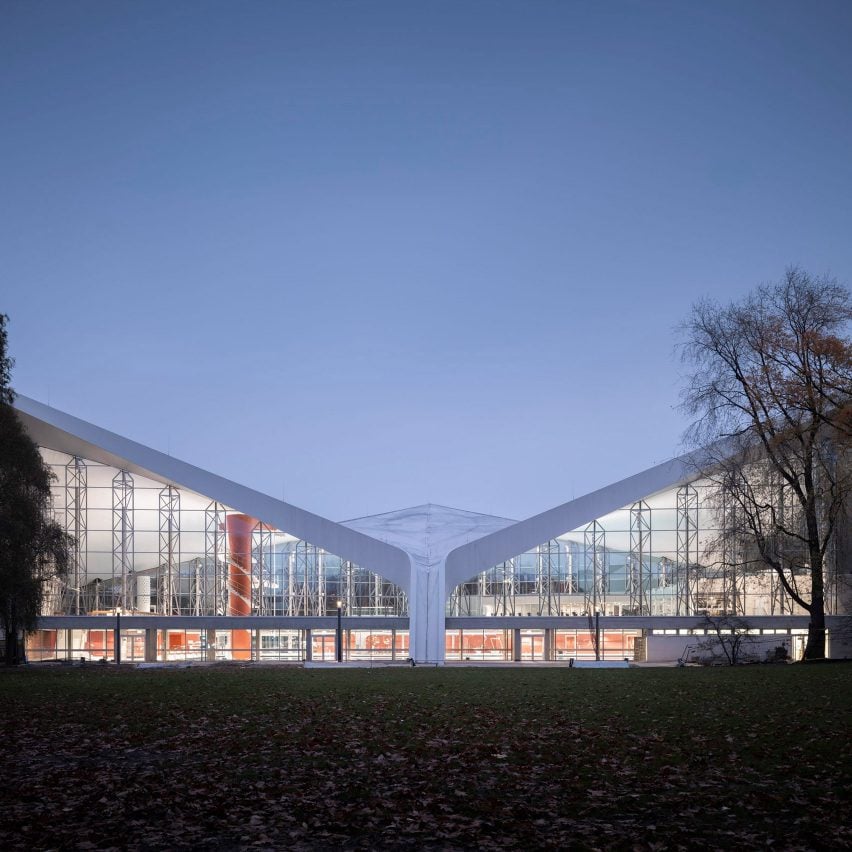 Alsterschwimmhalle by GMP Architekten