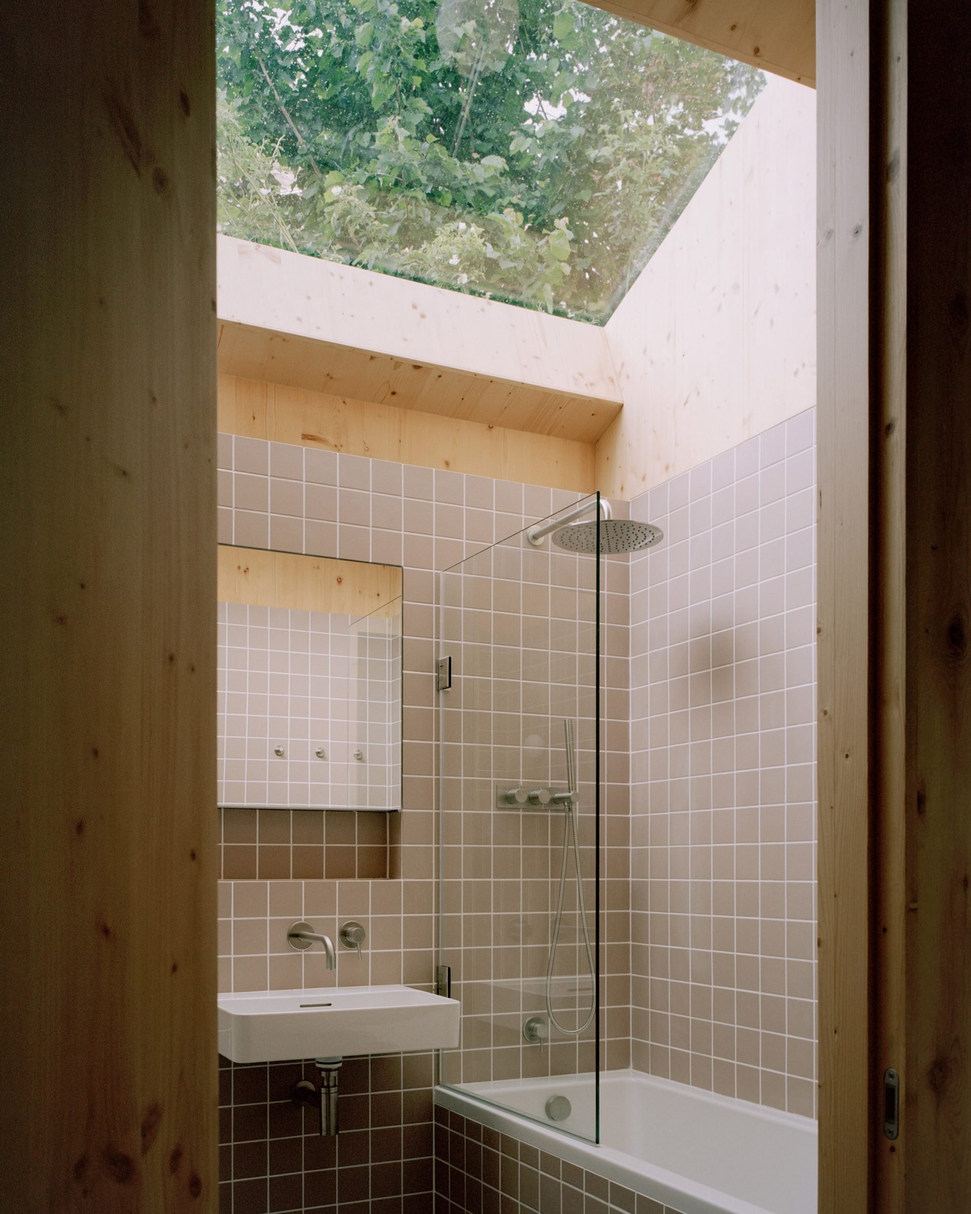 Bathroom interior within the Tree Courtyard House by Ao-ft