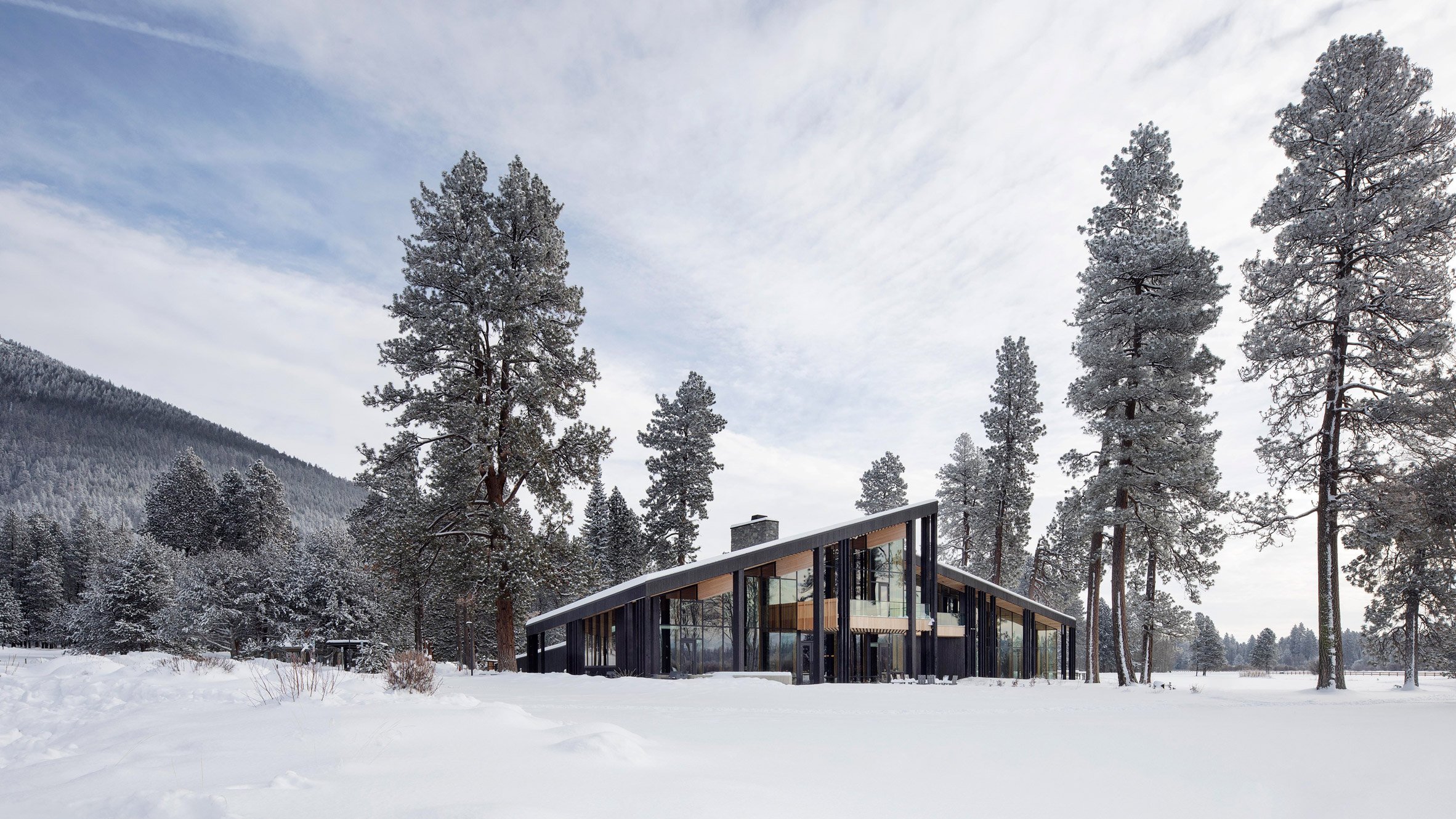 https://static.dezeen.com/uploads/2024/12/black-butte-lodge-oregon-hacker_dezeen_2364_hero.jpg