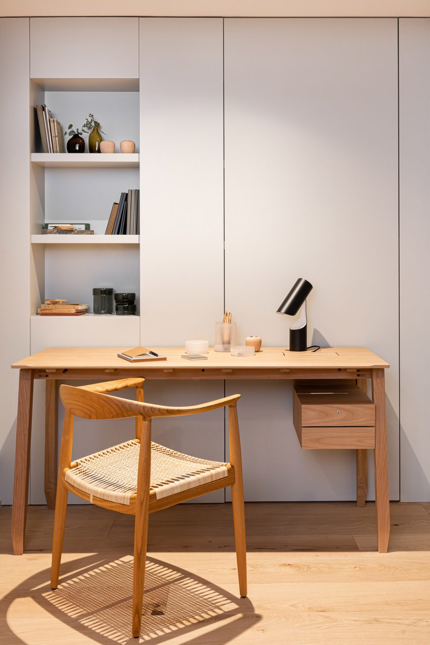 Desk area within Eba Marylebone showroom