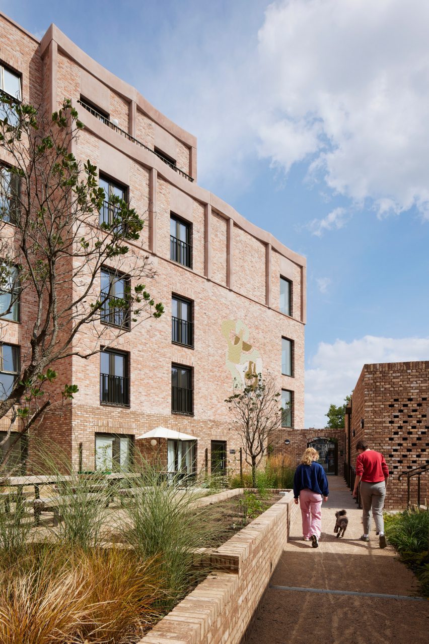 Courtyard of London housing block by Gort Scott