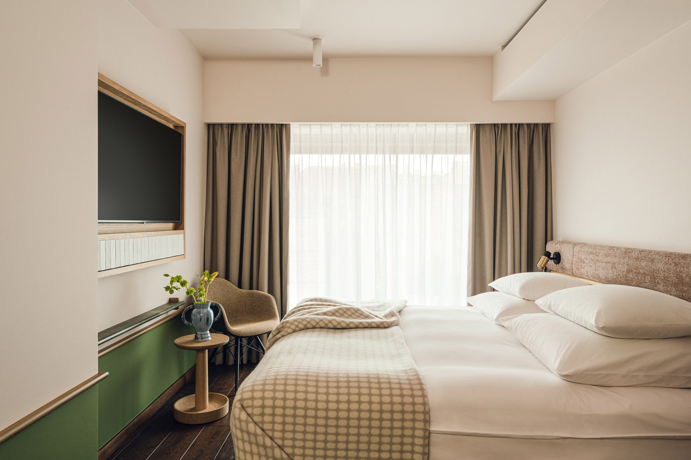 Guestrooms of PURO Hotel by Holloway Li