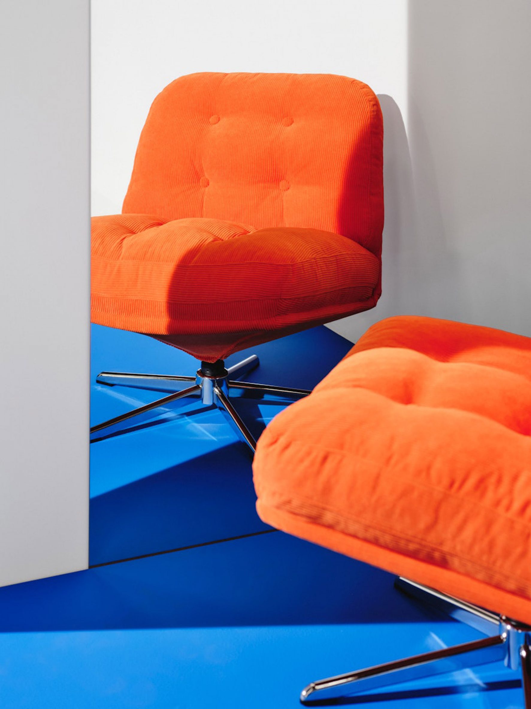 Close-up photo of the IKEA Dyvlinge swivel armchair in bold orange