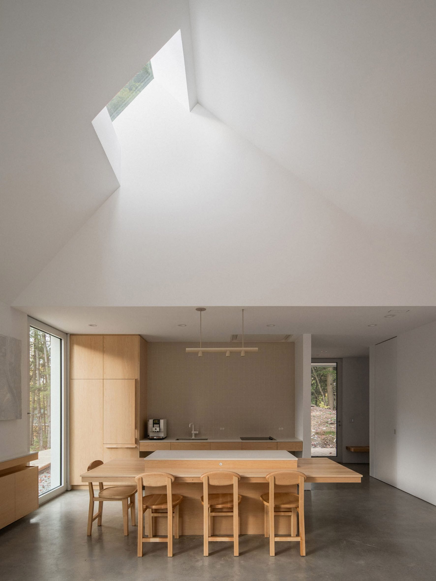 Kitchen and dining space within retreat by Naturehumaine