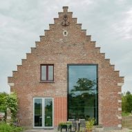 Objekt Architecten inserts "surprising interior" into traditional Belgian home