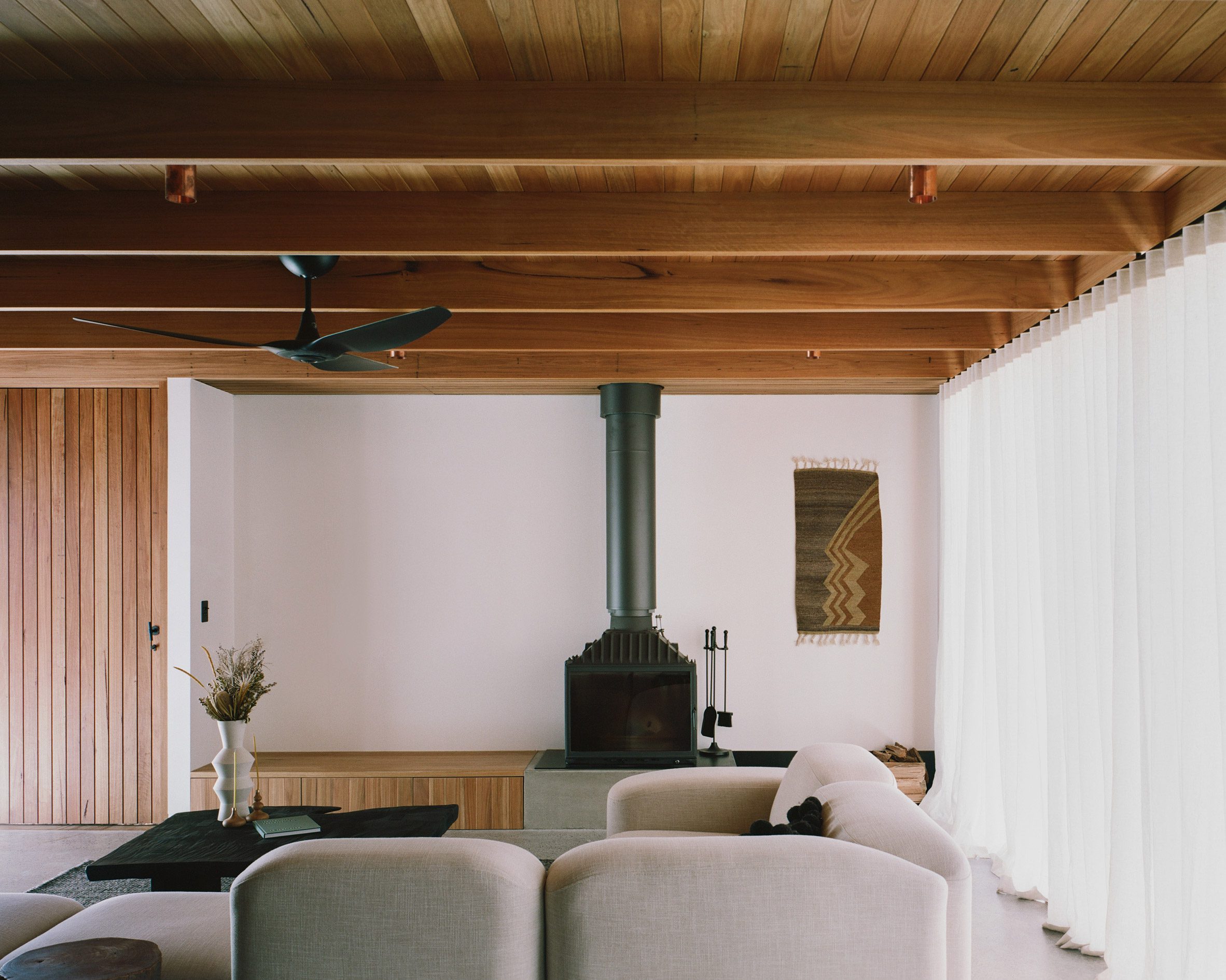 Living room of Bangalow Road House by Son Studio