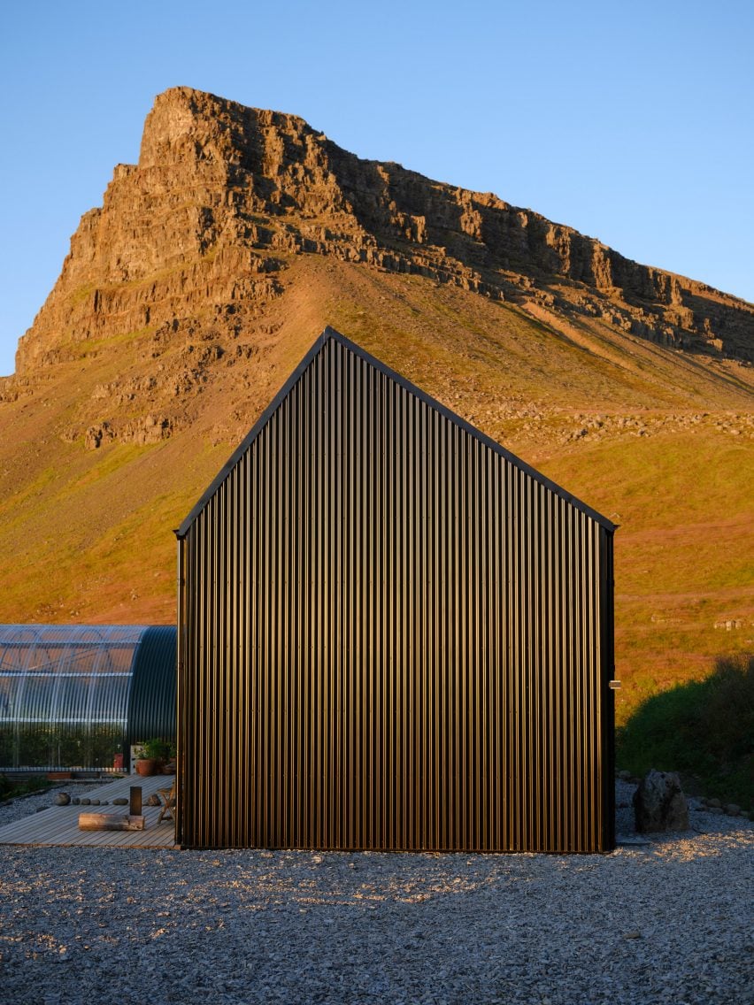 Roof shape of Atelier Nyp by Studio Bua