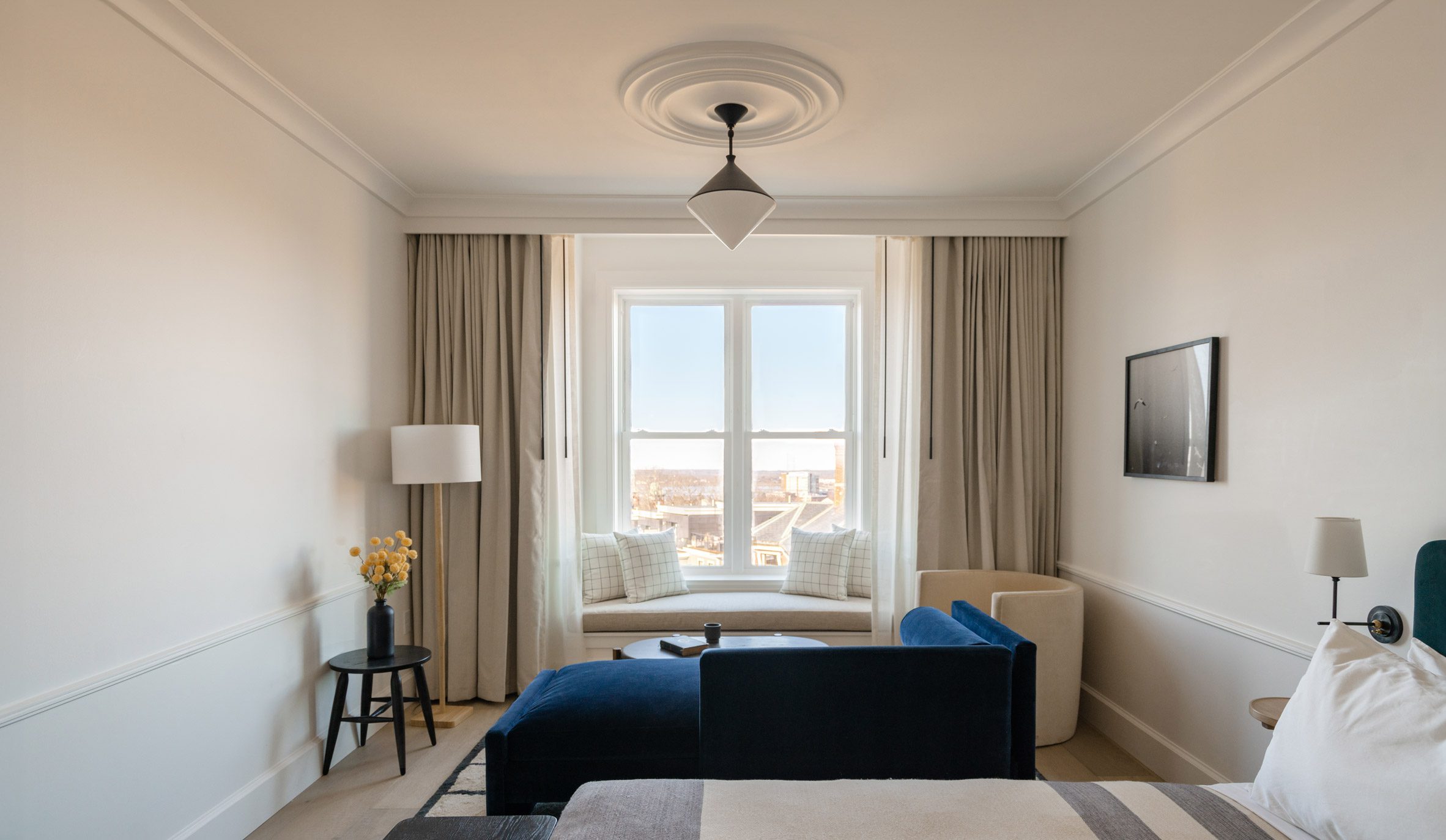 Guest rooms with traditional mouldings and contemporary furniture