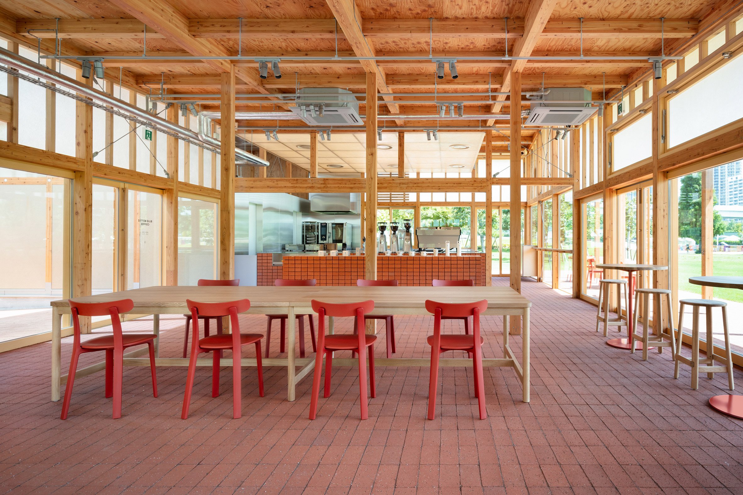 Brick floor in Blue Bottle Coffee Toyosu Park Cafe