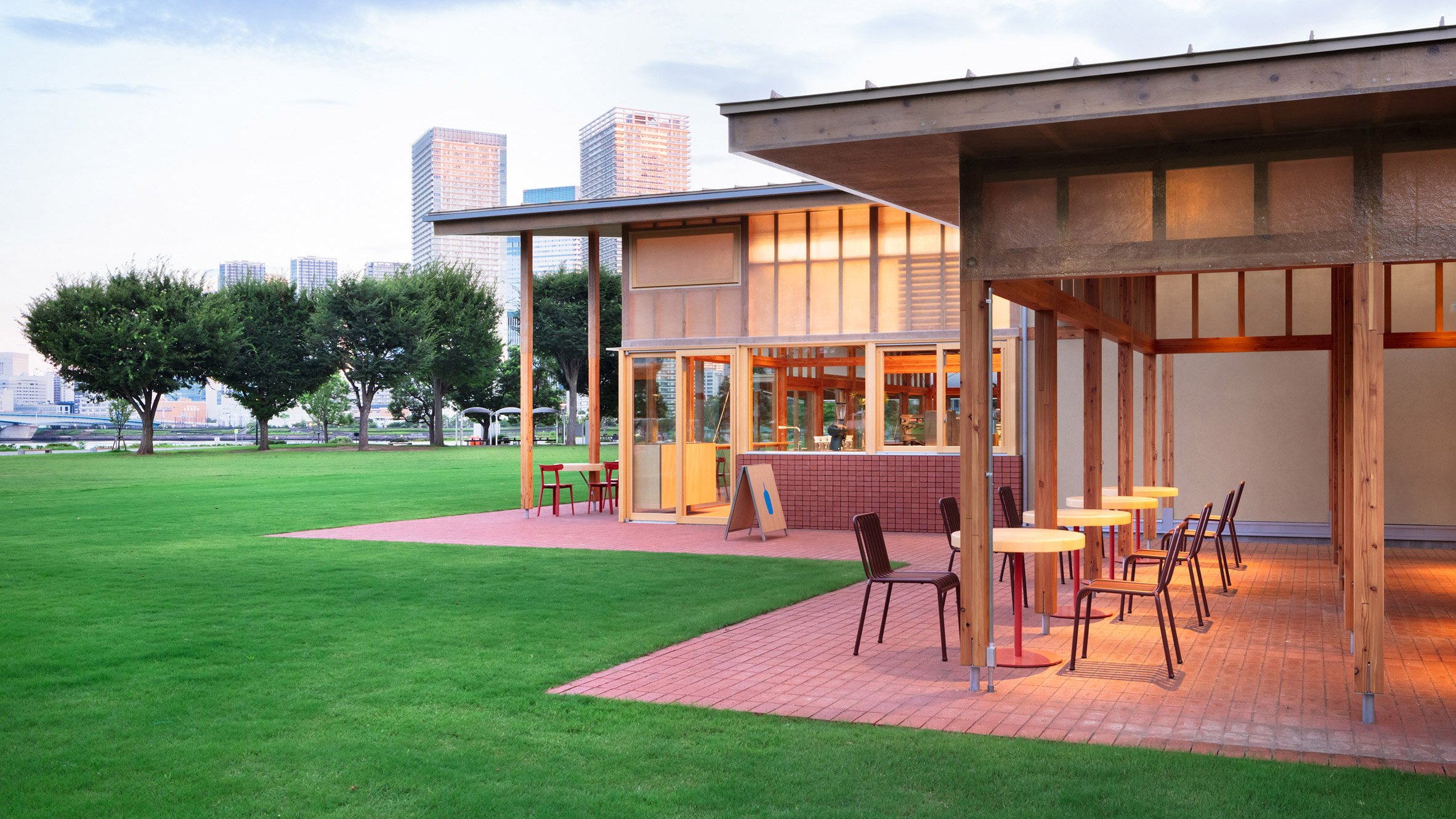 https://static.dezeen.com/uploads/2025/01/Blue-Bottle-Coffee-Toyosu-Park-Cafe-schemata-architects-tokyo_dezeen_2364_col_hero-1.jpg