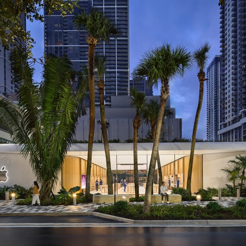 Apple Miami Worldcenter store