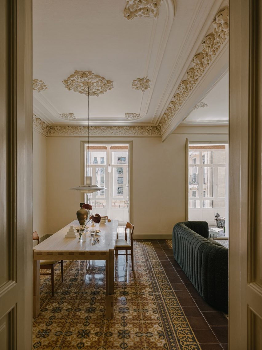 Open-plan living area Barcelona apartment