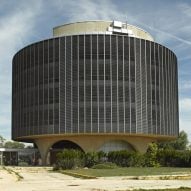 Cylindrical Bertrand Goldberg building at risk of demolition in Illinois