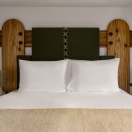 Bedhead made from large skis