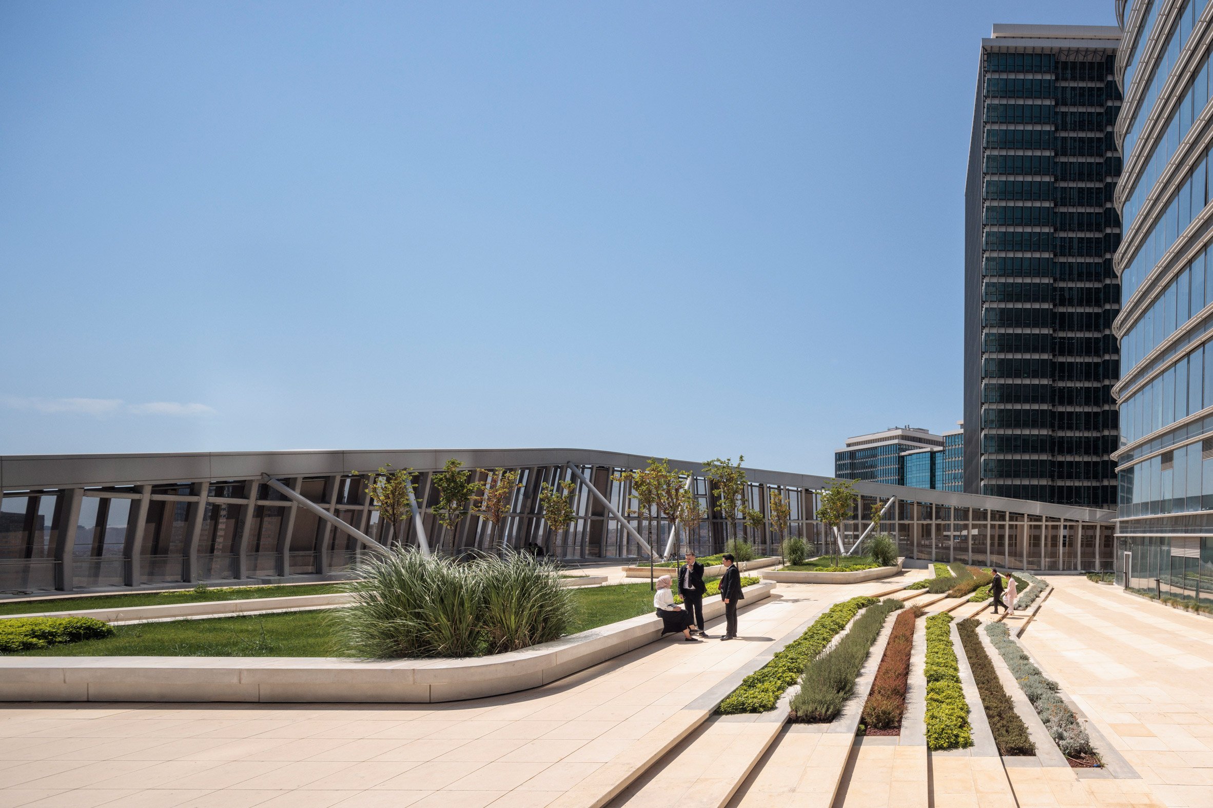 Landscaped roof terrace at skyscrapers by KPF in Turkey