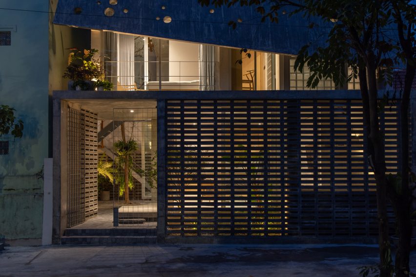 Entrance of Kho R&egrave;n House by M+TRO Studio