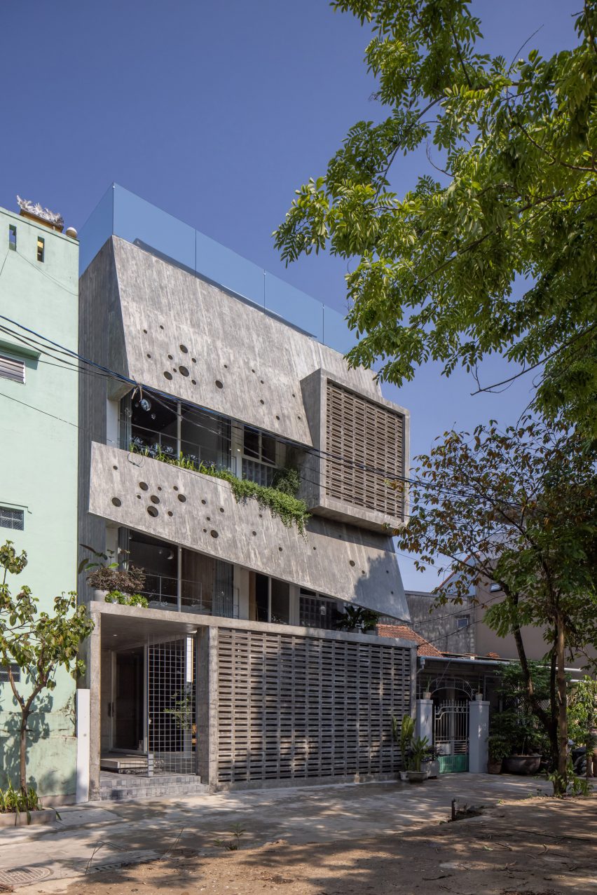 Exterior of Kho R&egrave;n House by M+TRO Studio