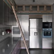 Kitchen of an apartment in Bengaluru by Multitude of Sins