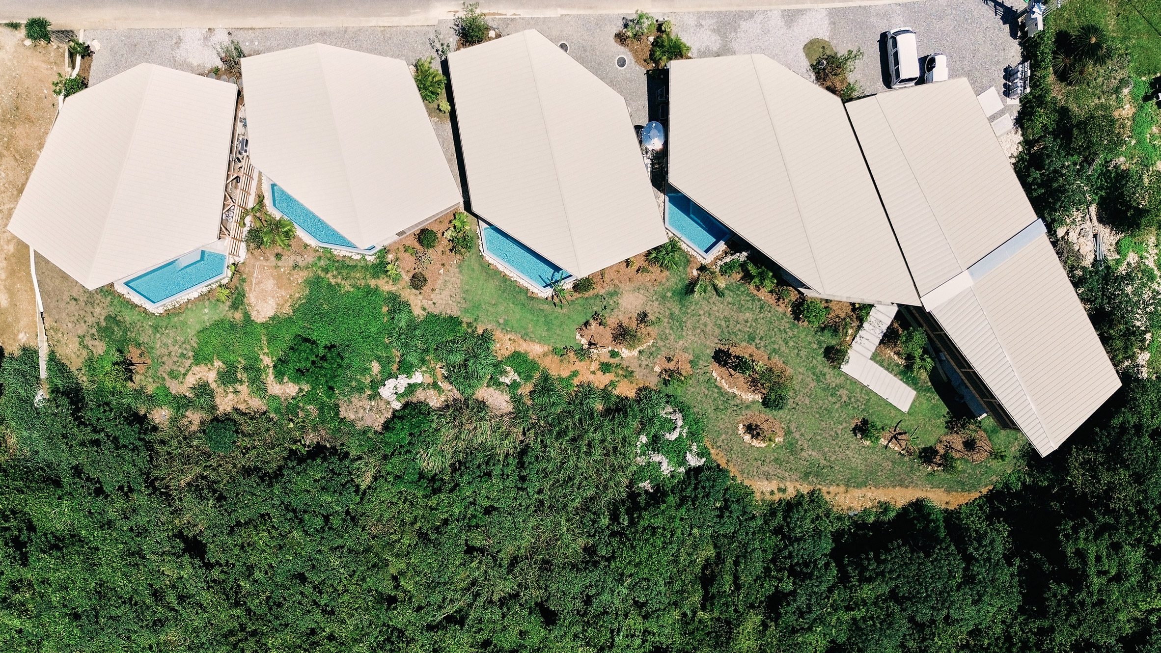 Hexagonal guesthouses at ‌Yawn ⁣Yard