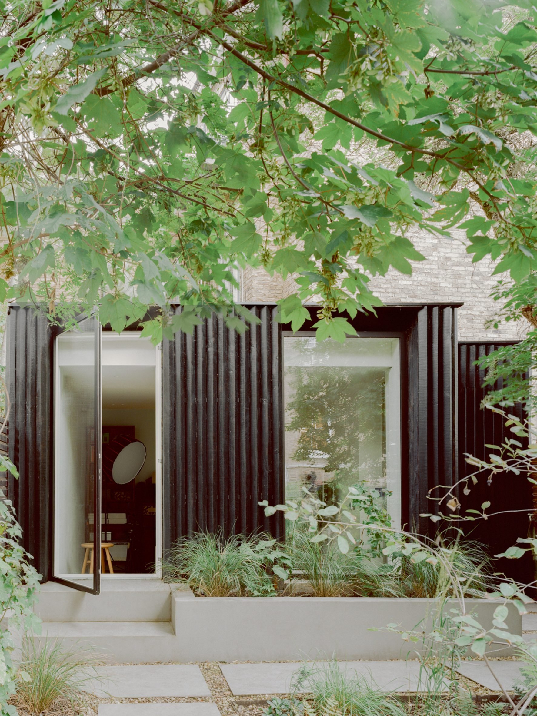 Rear wall of BR House by Studio Hallett Ike