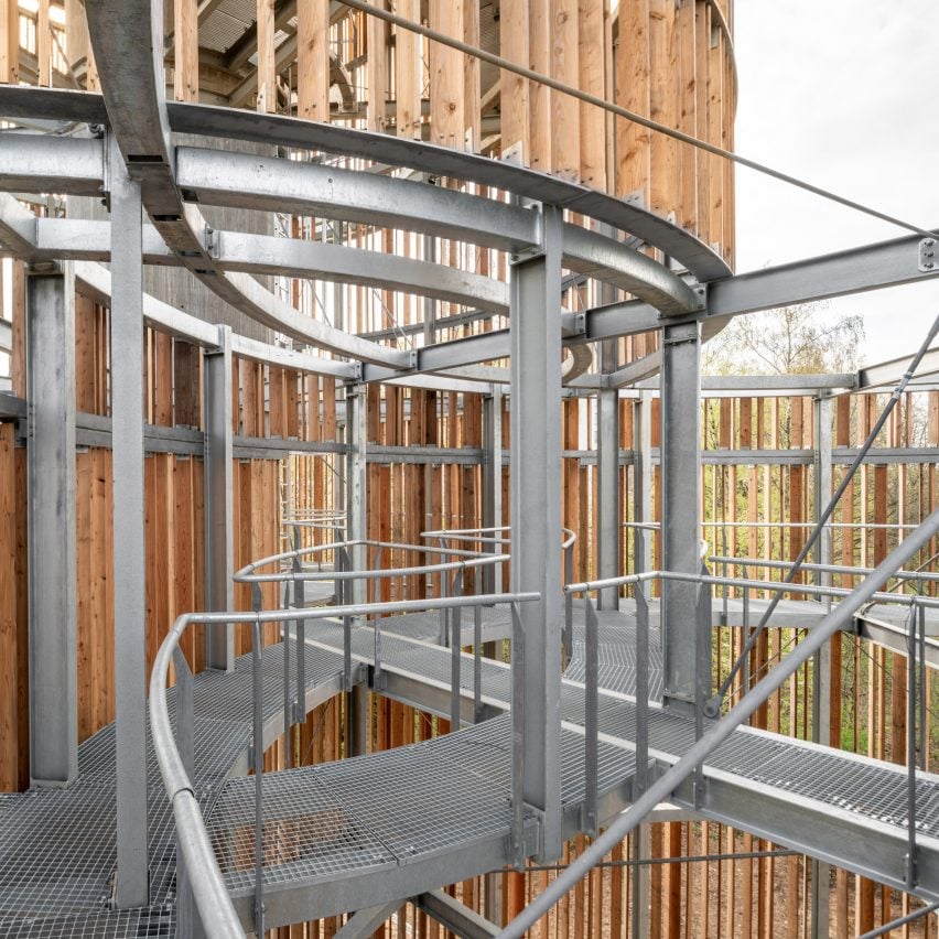 Interior view of Bird and Mammal Shelter and Water Reservoir by Temperaturas Extremas