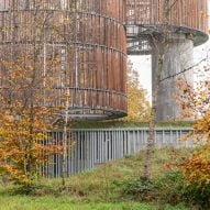 Bird and Mammal Shelter and Water Reservoir by Temperaturas Extremas