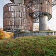 Bird and Mammal Shelter and Water Reservoir by Temperaturas Extremas