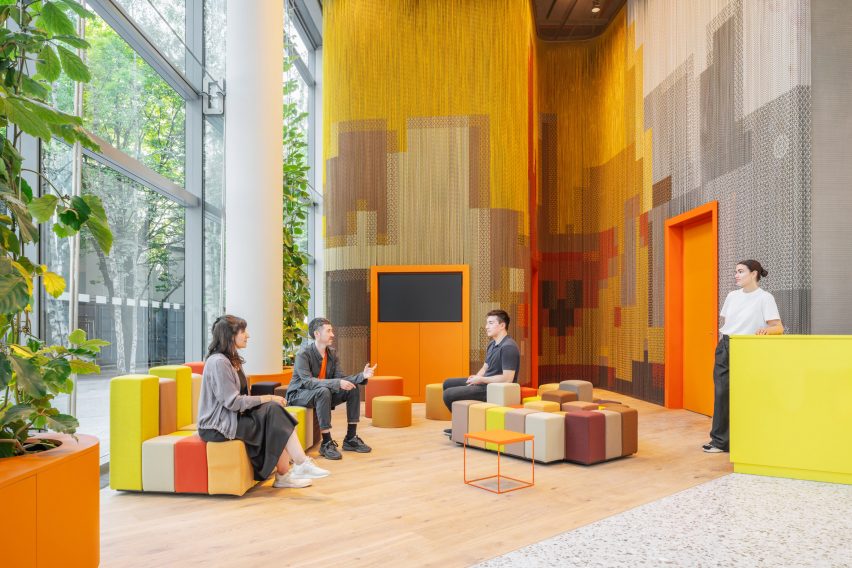 Photo of Kriskadecor chain curtain in Lobby E, Berlin, Germany