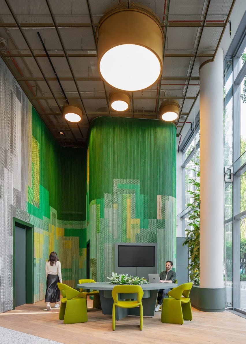 Photo of Kriskadecor chain curtain in Lobby E, Berlin, Germany