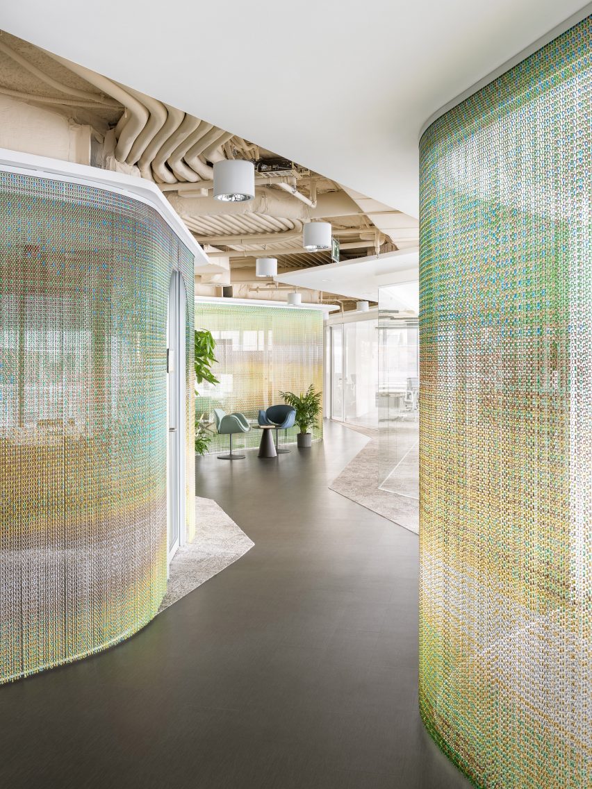 Photo of Kriskadecor chain curtain in LOOM Castellana 85, Madrid, Spain