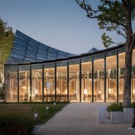 Jinji Lake Pavilion by BIG