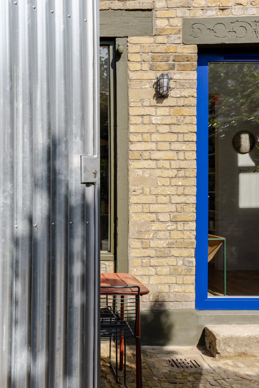 Exterior of Cobalt Coach House by Foils