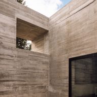 Frame House in Portugal by Pedro Domingos Arquitectos