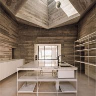 Frame House in Portugal by Pedro Domingos Arquitectos