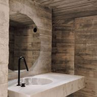 Frame House in Portugal by Pedro Domingos Arquitectos