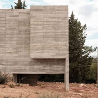 Frame House in Portugal by Pedro Domingos Arquitectos