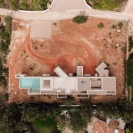 Frame House in Portugal by Pedro Domingos Arquitectos